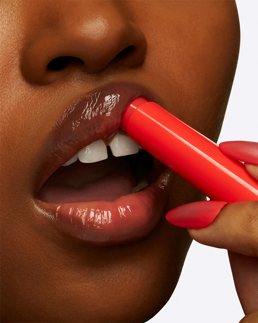 M.A.C Squirt Plumping Lip Gloss Stick - Heat Sensor, 2.3g Buy at Indicrest Image 4