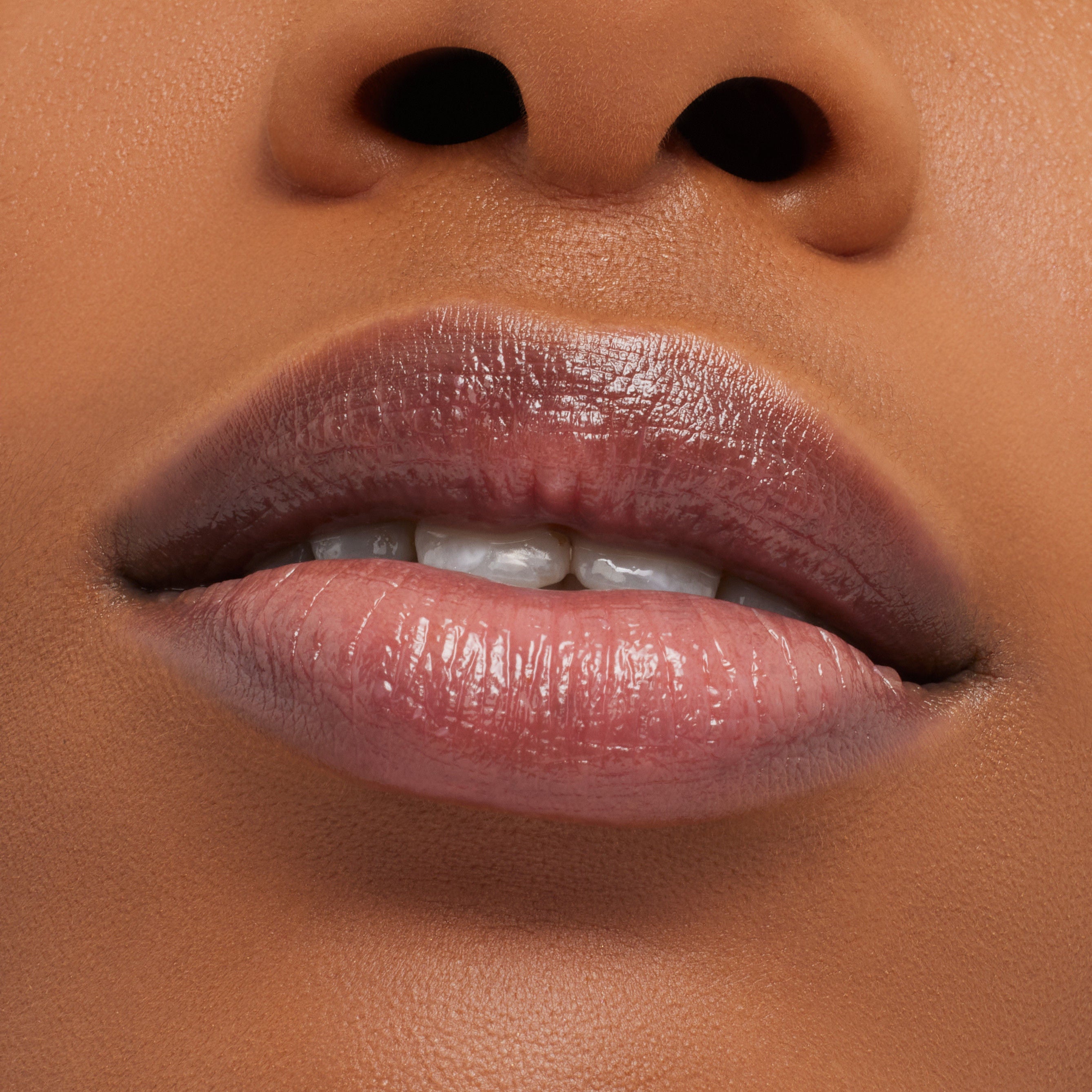 M.A.C Glow Play Tender Talk Lip Balm - Favourite, 3.14g Buy at Indicrest Image 5